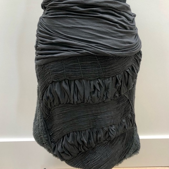 Yigal Azrouel New with Tags Grey Pencil Skirt on a Size 2. - Picture 3 of 15